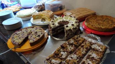 Riesige Auswahl beim Kuchenbuffet des Landwirtschaftlichen Ortsvereins Wasseralfingen, Aalen, Unterkochen und Himmlingen