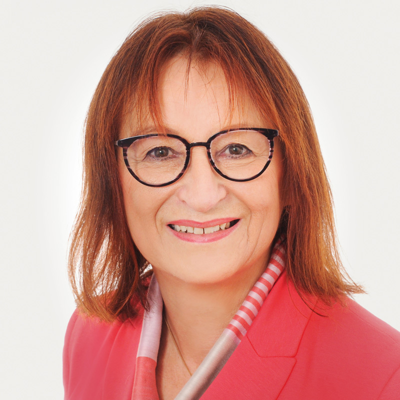  Charlotte Helzle